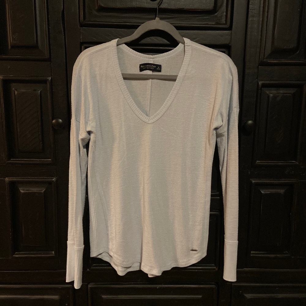 A&F Soft Loose V neck Long Sleeve Top Light Sky Blue